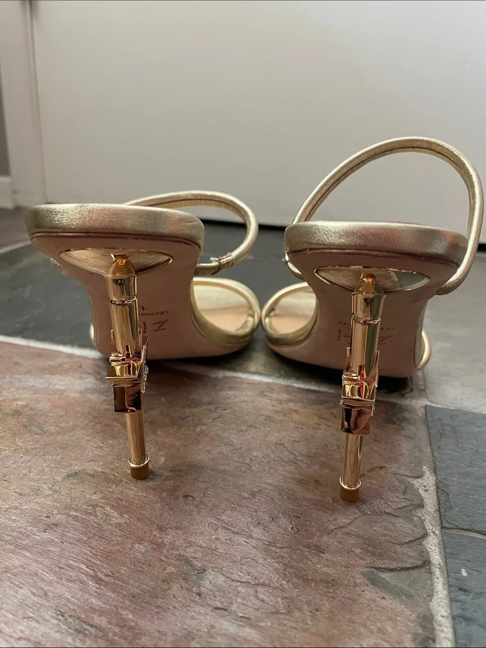 ZIGI Strappy Stiletto Sandal Gold Leather Star Heel Sz 11
